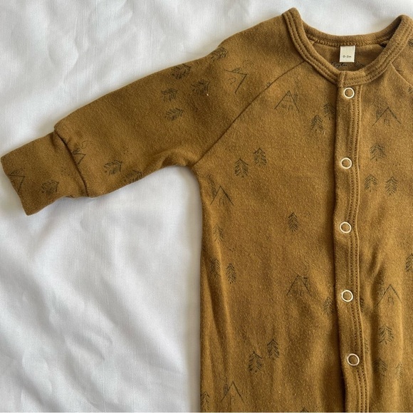 Rylee + Cru Long John Snap Pajamas in Tan Tree Print in Size 0-3 Months - Picture 4 of 15